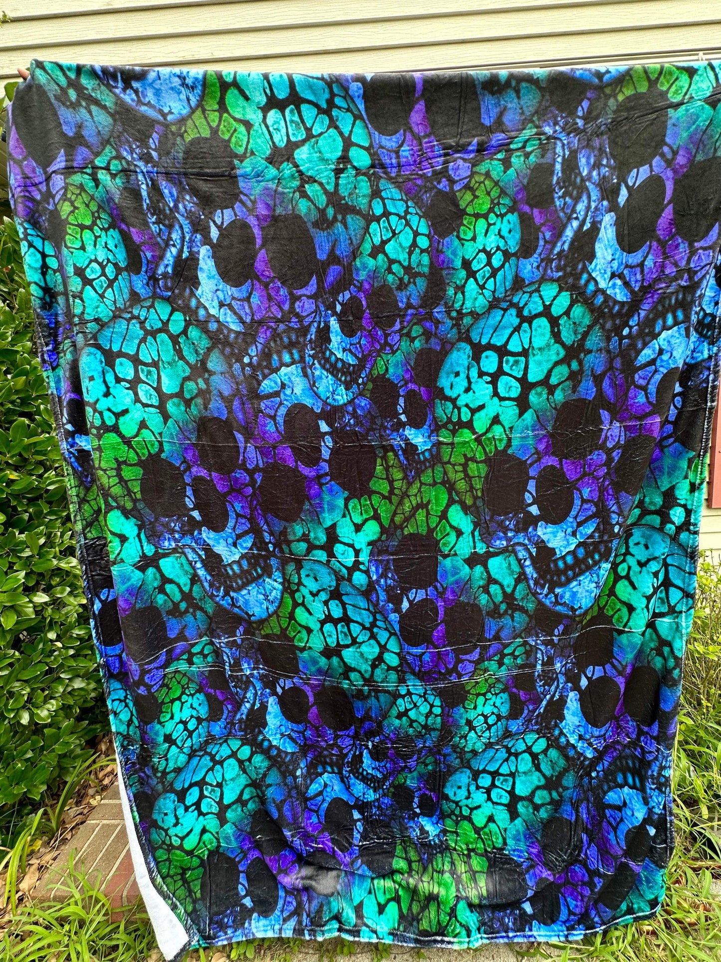 Blanket - Halloween - Blue Green Skulls
